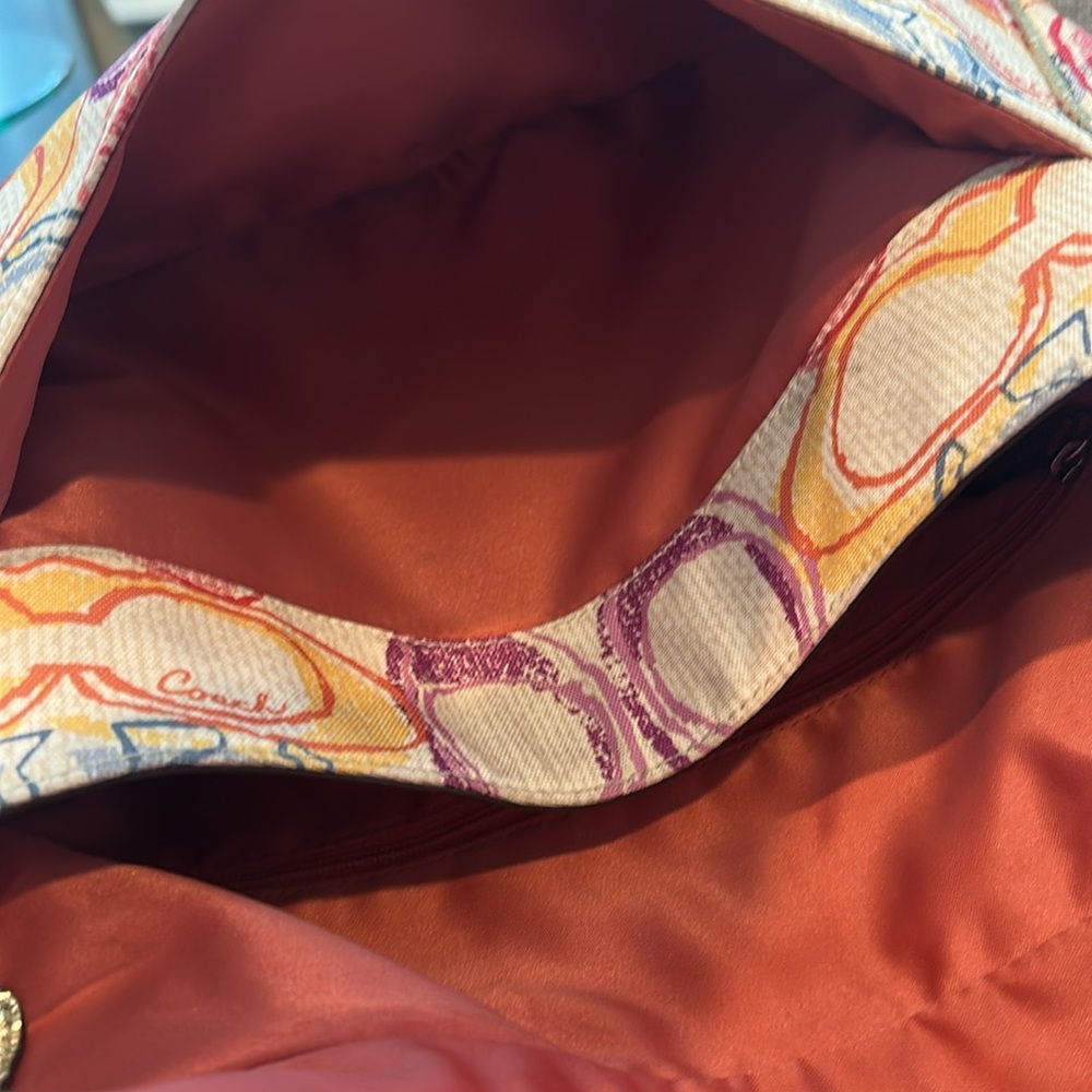 Coach multicolored pastel hobo shoulder bag/ crossbody. Style : 19020 - Picture 12 of 17